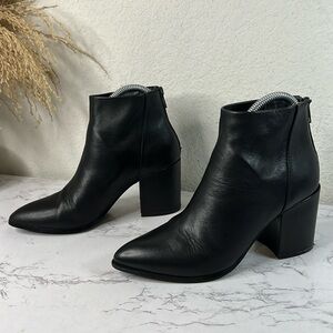 Steve Madden, Black pointed toe booties, Size 7